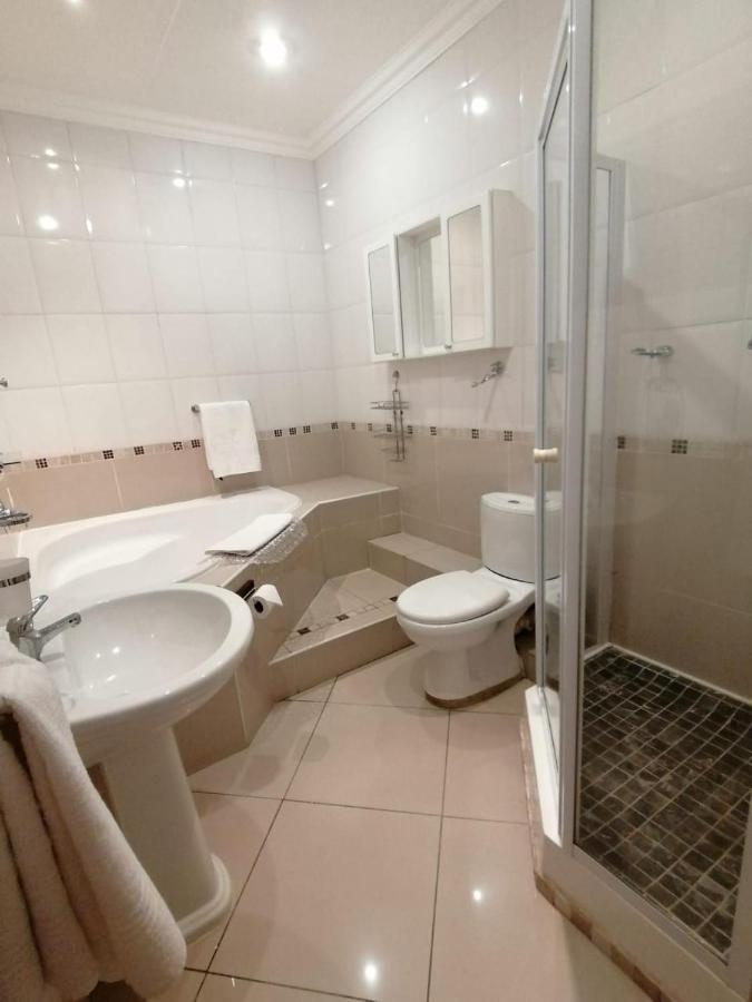 Palm View Guest House Претория Экстерьер фото