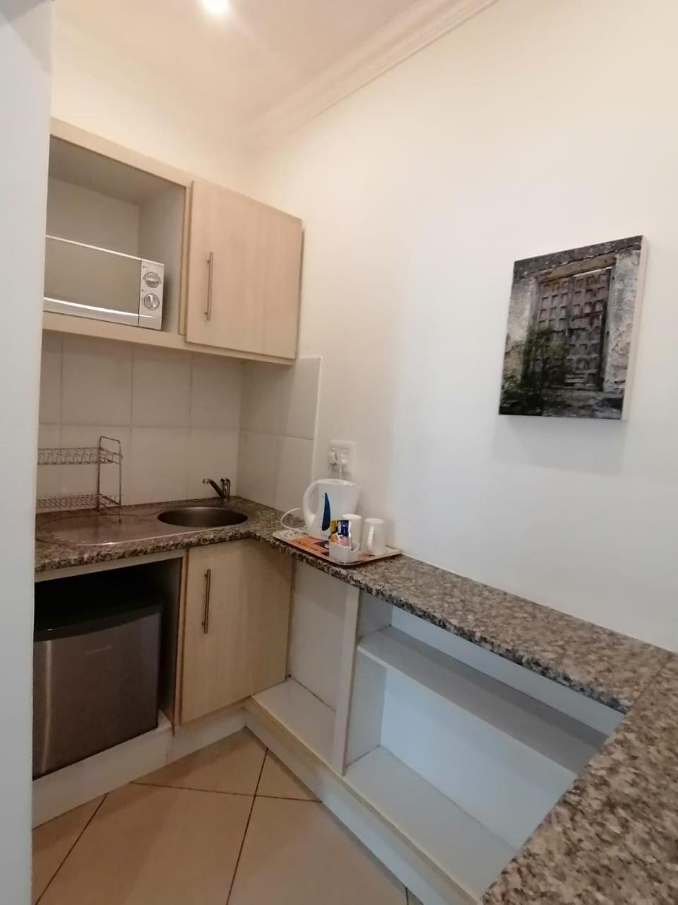 Palm View Guest House Претория Экстерьер фото