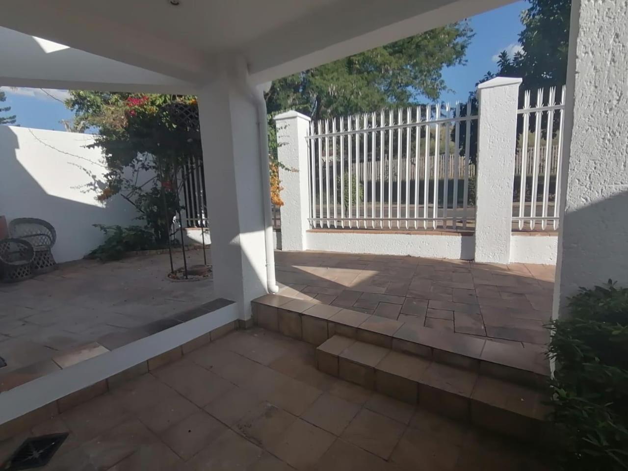 Palm View Guest House Претория Экстерьер фото